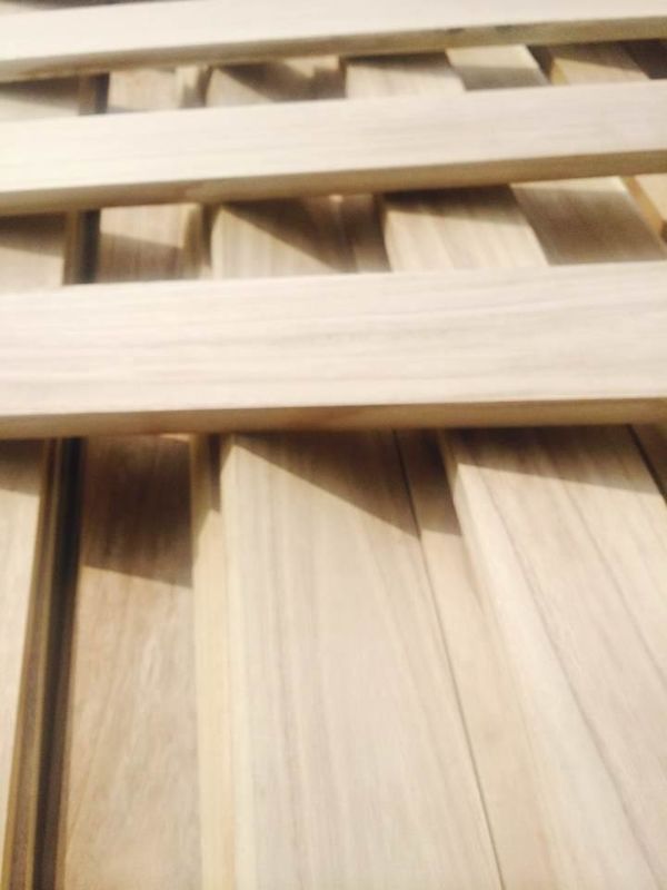 ألواح خشبية صلبة داخلية ديكور لون البتولا الطبيعي بولونيا 100-2500 مم