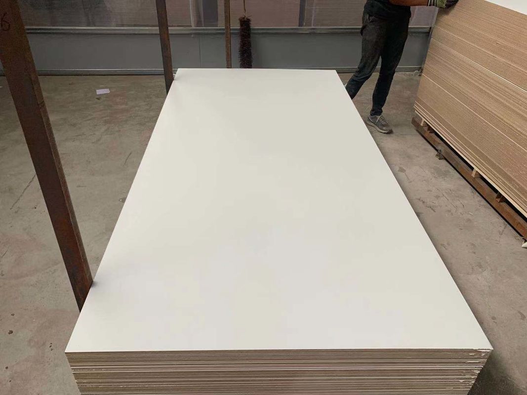 28 × 1160 × 2400mm إصلاح الخشب اللاصق 19 أو 21 Ply مضاد للنزلق