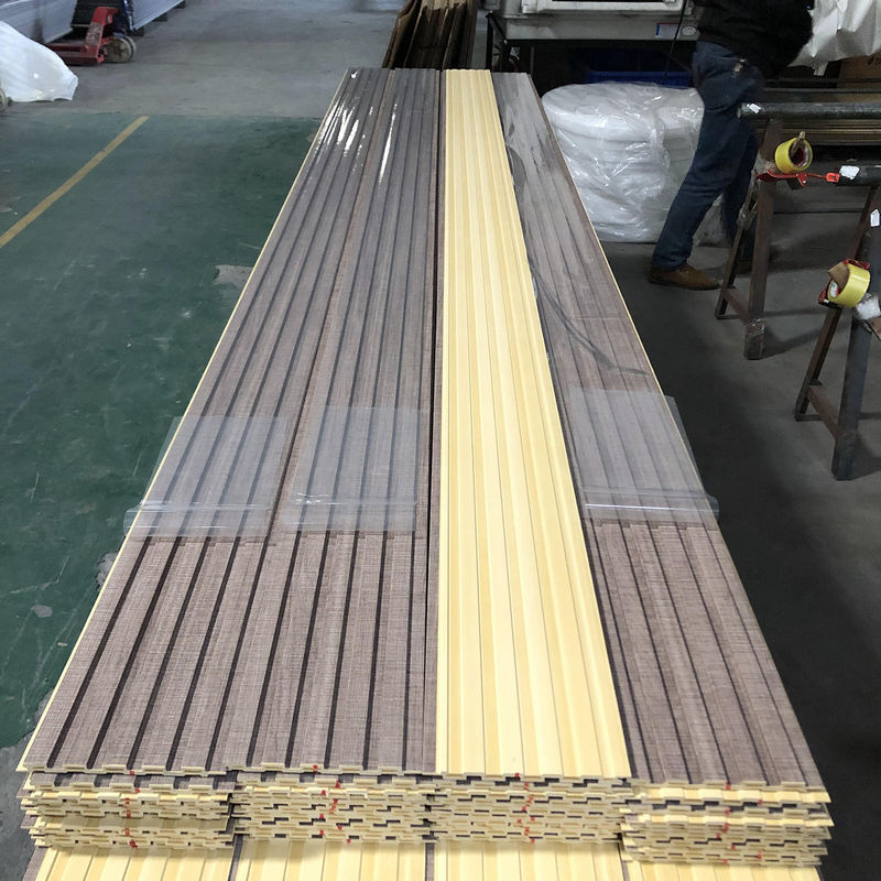 ألواح الحائط الداخلية الزخرفية ألواح السقف PVC مطلية الخيزران الألياف الفنية اللوفر ألواح الخلفية WPC ألواح الشلطة المزدوجة