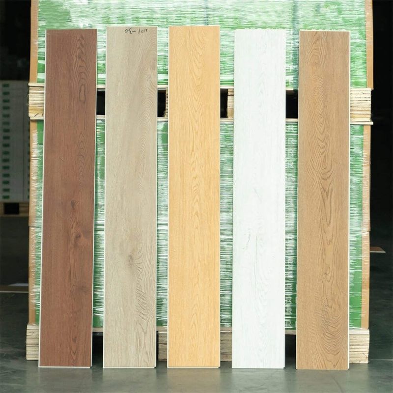 داخلية مقاومة للماء 4mm خشب الحبوب الصلبة اللبنات البلاستيكية Pvc اللوحة المتداخلة