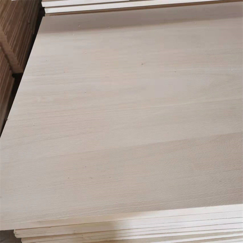السعر بالجملة 4 * 8ft 18mm الخشب الصنوبر إصبع مشتركة حافة الصنوبر اللوحات المطاطية نيوزيلندا الخشب الصلب اللوحات للأثاث