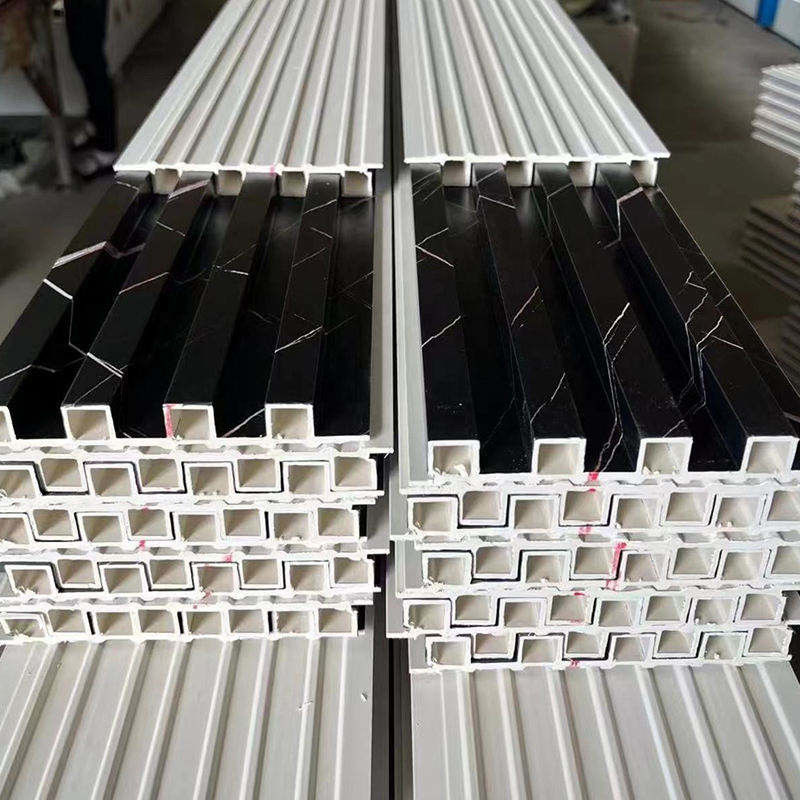 لوح حائط من كلوريد البولي فينيل مقاوم للماء بتصميم حبيبات الخشب للديكور الصديق للبيئة