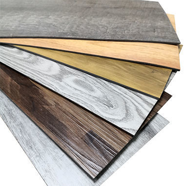 الحل الأمثل لأرضيات الفينيل الفاخرة ذاتية اللصق لتجديد المنازل القديمة