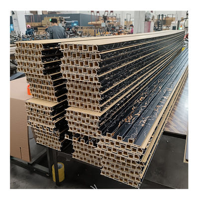 لوحات الحائط الزخرفية السقف لوفر Wpc ألواح مطاطية خشب شفرة Pvc Wpc ألواح الحائط الداخلية مع LED