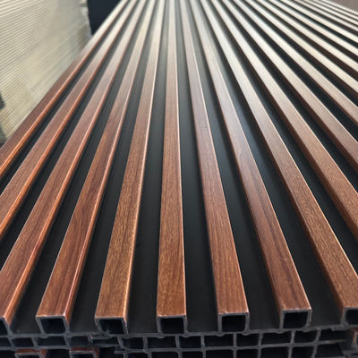 لوحات الحائط الداخلية المكونة من الخشب