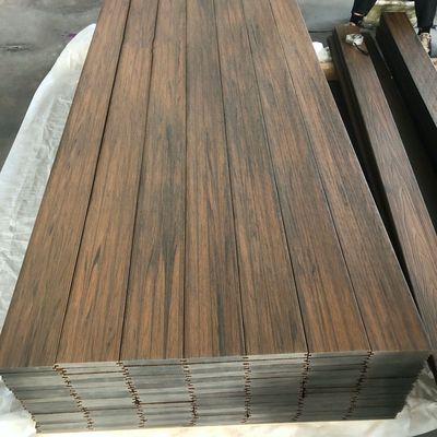 أوروبا التكبيس المضاد للماء أرضية الطابق WPC القشرة الطابق المركب الطابق الاستخدام الخارجي الخشب البلاستيك المجمع المفرشاة