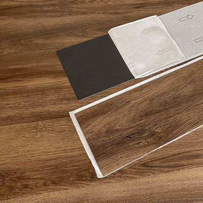 أرضيات PVC ذاتية اللصق مقاومة للاهتراء سهلة الصيانة