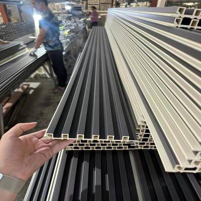 ألواح الحائط الخشبية البلاستيكية المركبة WPC للحمام الداخلي PVC بديل