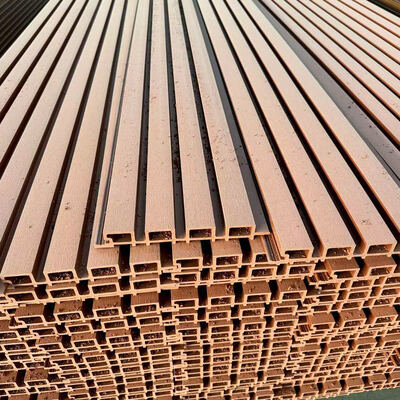 غطاء الحائط المقاوم للماء WPC الخارجي لوحة الحائط المركبة للخارج PVC لوحة الحائط الخشبية للخارج لوحة غطاء المزروعة المزودة