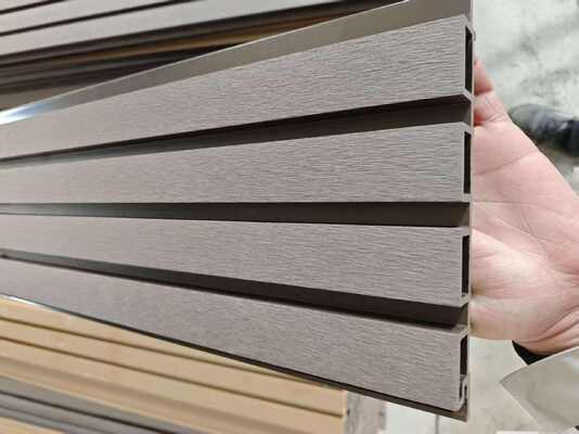 لوحة الحائط المركبة المعاصرة المقاومة للماء من WPC للاستخدام الخارجي في المباني التجارية - السعر المنخفض